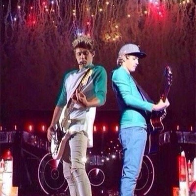 FOLLOW @WILDNIGHTNIALL