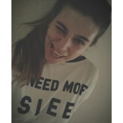 _albaac's profile picture. No es necesario tener principios, lo importante es tener finales.