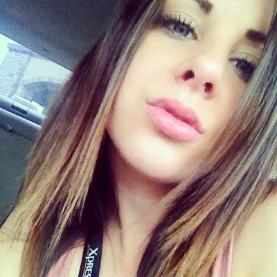 brookiesmithh's profile picture. massage therapist 
instagram @brookiesmithh