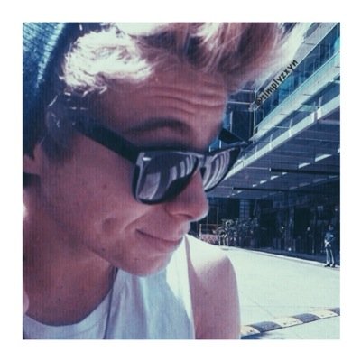 follow @simplyzxyn and ask for a follow back if you want :-)