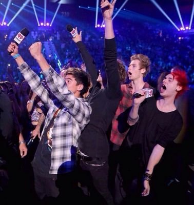 @smash_smirwin just gave you a free follow so you should return the favor :) she follows back!