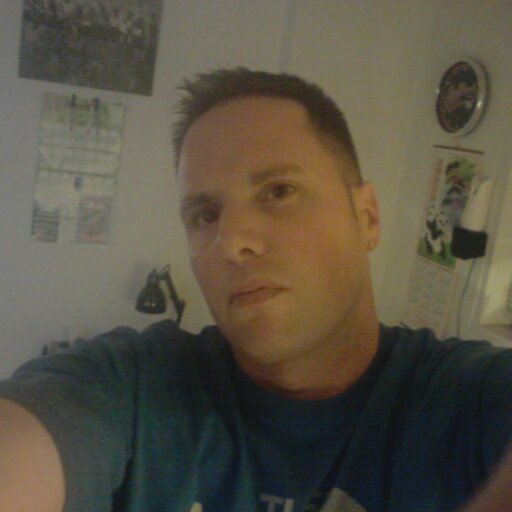 Die hard New York Giants fan since I was 6 yrs old & all around nice guy. Like connecting w/cool/down to earth people...
