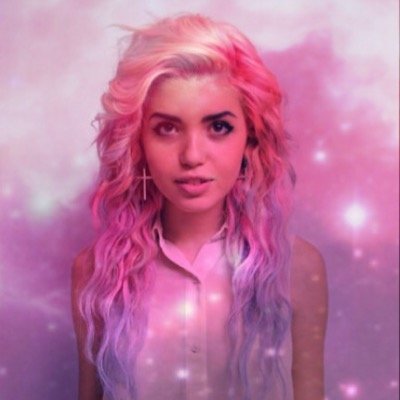 Farrah Arabella Mckenzie | 17 | WHOIVAN! | Has a boyfriend named Dallas | Dog: IRISH terrier | my great grandparents are from India! |favorite color Red! |