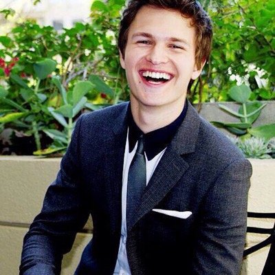 follow @forlukescurls please :)