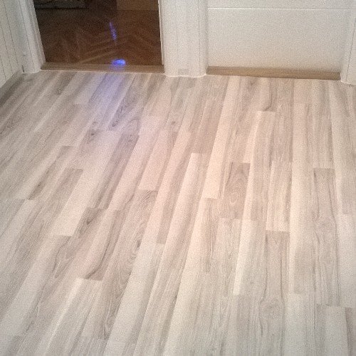 Izvodimo sve vrste adaptacija,postavku laminata,tarketa,postavka,hoblovanje i lakiranje parketa po pristupacnim cenama na teritoriji Beograda i okoline.