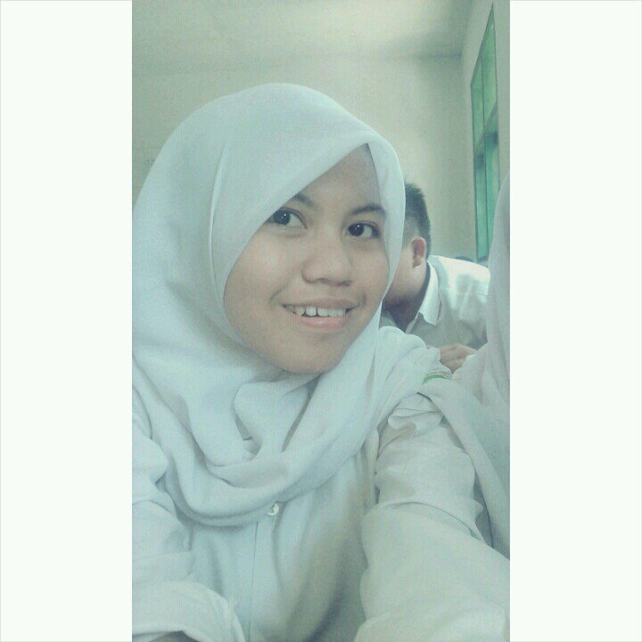 Larissa Aprily (˘⌣˘)ε˘`)♥ ツ