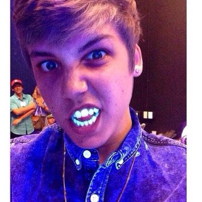 :) It's @Litz_Tomlison :)