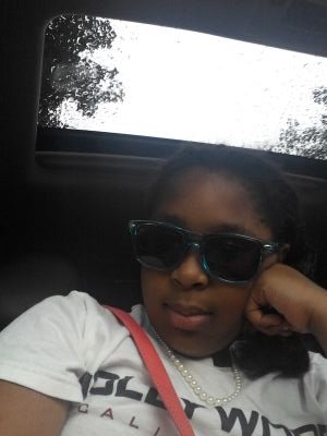 I am light skin
I am in volly ball
I am in band
come and follow me my fames. if u follow then I will follow