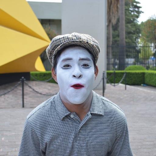 Devorador de almas, de ojos y de sonrisas. Yo quiero esos ojos que me brincan. Siempre me saludan  Ya sabes que esto es para tí, sí, tú sabes que esto es por tí