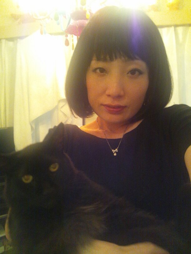 tika_sasuke's profile picture. 写真は新米主婦の頃のもの。
料理は苦手意識しかない、美味しく作らないと申し訳ないとの思いがありました。
土井善晴先生に出会い、料理との向き合い方が少しずつ変わりました。余裕がない時は一汁一菜✨
お肌若返った。と思う。
2025年9月 久しぶりに再開。お母ちゃんしながら飲食業の仕事とグルテンフリーと発酵と顕微鏡を楽しむ。