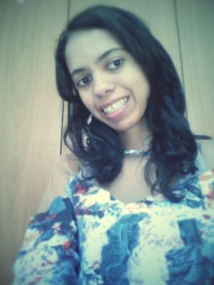 A gente não precisa tá colado pra tá junto...Porque pra onde quer que eu vá Você está em tudo, tudo que eu preciso Te vivo.