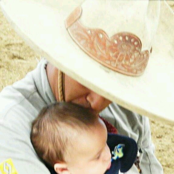 LAE, Charro!Orgullosamente padre y Mexicano, apasionado y buen amigo!!!!