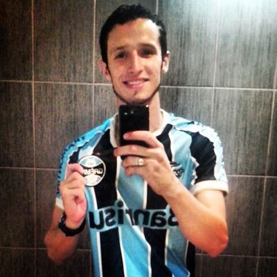 Grêmista,MISSIONEIRO,Nascido Em SÃO LUIZ GONZAGA.Criador e Apaixonado por CAVALO CRIOULO,Fã @César_Rogerio @JocaCantor. Jogador de TRUCO e NATIVISTA por opção.