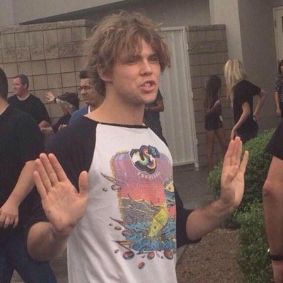 follow @nightdriveirwin