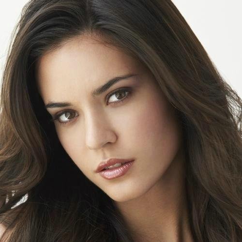 The smart sister. I chose books over boys. #UntoldTwilight #Admin {RP~18+}