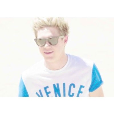 go and follow @poisonzjm bc she gave you this free follow :-)