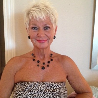 sharonnutz's profile picture. 