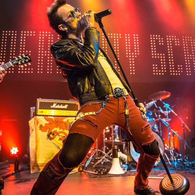 MrJBMason's profile picture. Singer/Songwriter/Frontman

@starsunhinged
@theseravenskies