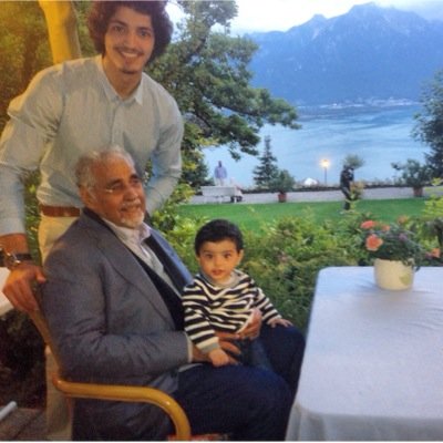 لا أرى لك شـبيهاً يا(أبي) ملامحك وبسمتك لو وزعت على المخاليق كان انطفى حزن القلوب ونكدها❤️آدامك الله لنا وآطال بـعمرك❤️