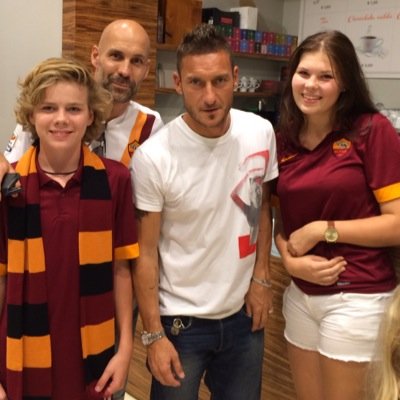 Twittrar om familjen fotboll (Roma, ÅFF) Gud musik mat allt som gör livet värt att leva.
