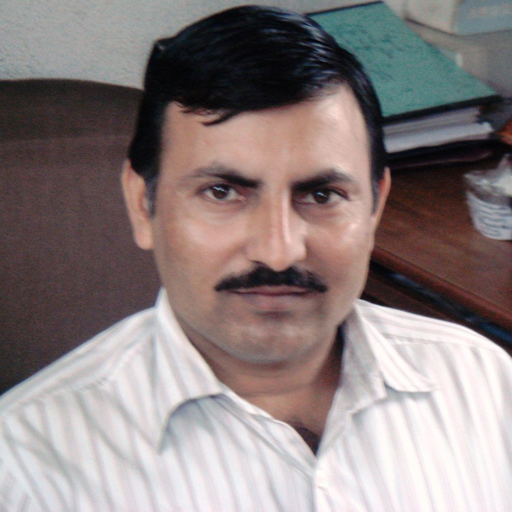 सुर नर मुनि सबकी यह रिती,स्वार्थ लागि करै सब प्रिती‼️
आज के समय में सबसे मुश्किल काम है।लोगों को पहिचानना‼️
जलो नही,  संघर्ष करो‼️
ऊॅं श्रीदुर्गा दैव्यो नमः🚩