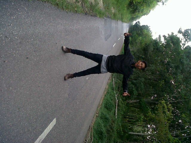 tami_rhe's profile picture. Simple..gak suka plin plan,,lebih suka blak-blakan,,