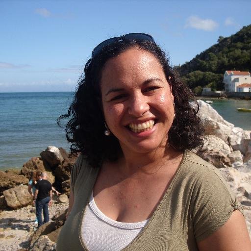 Sou missionaria na Comunidade Canção Nova, religião Catolica, mineira e encontro minha alegria em ser de Deus e poder servi-Lo a cada dia.