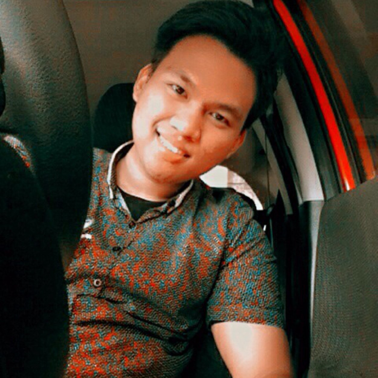 Member of [Yaris Owner Indonesia] Be Groovy..!! Always be mine,,, student of Fak. Kedokteran UMI ...(2855A950)