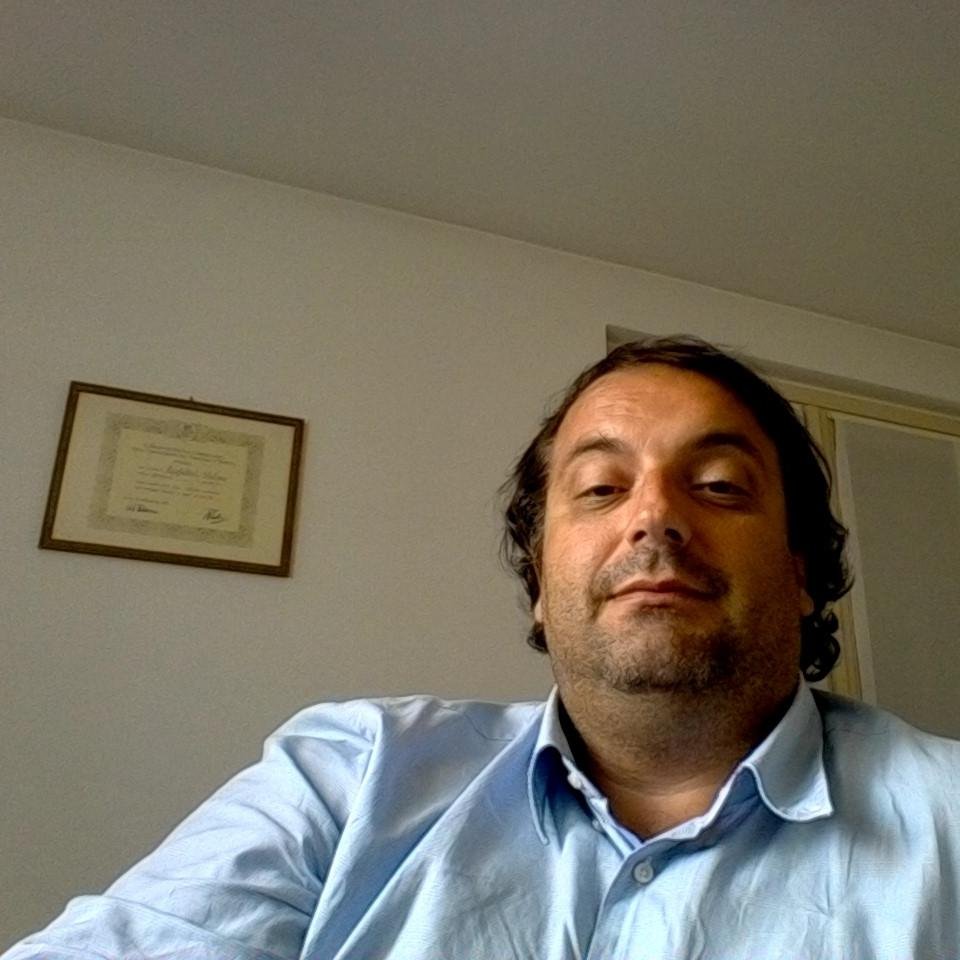 commercialista e consulente aziendale. fanatico velista sogno di raccontare su twitter il giro del mondo a vela.