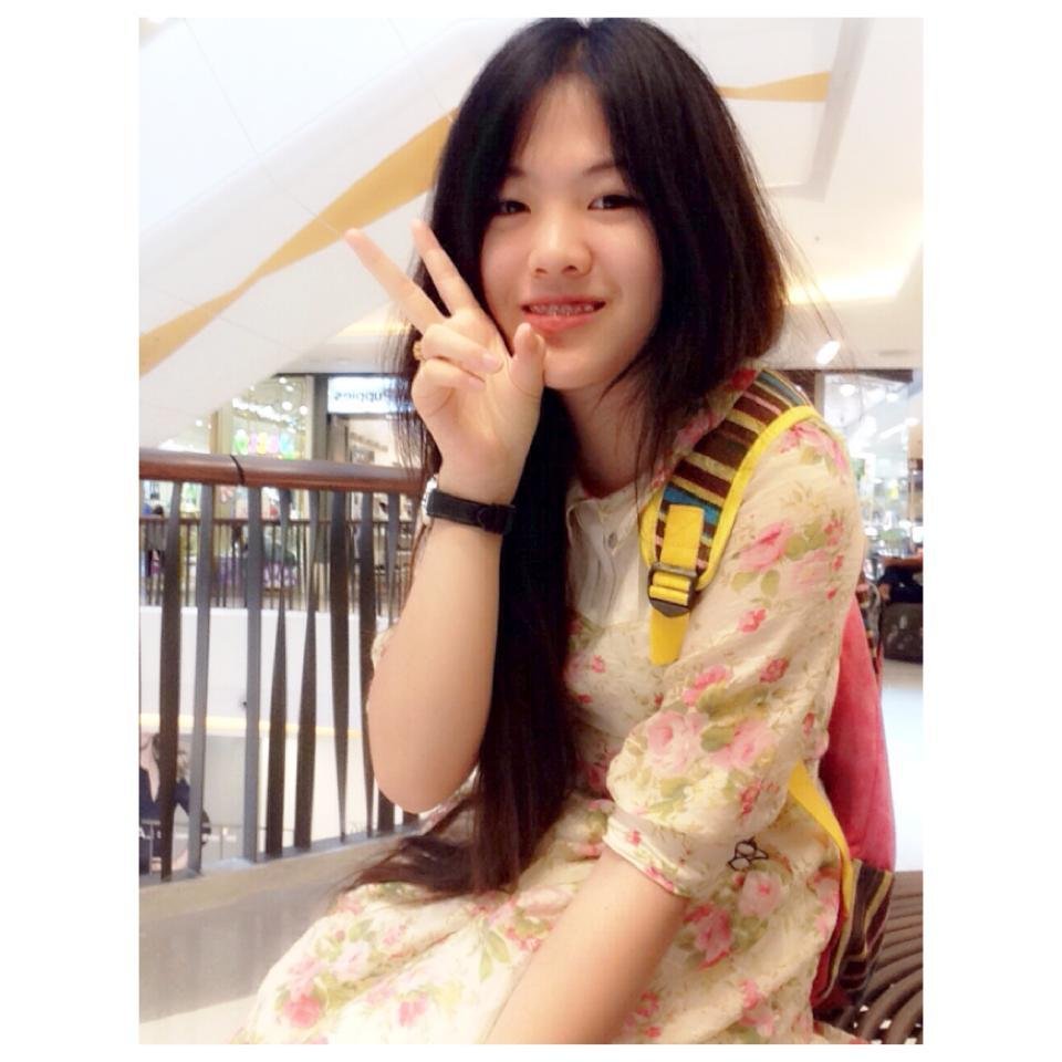 ชื่อน้ำฝน มีไรทักเฟสได้ เพิ่งเริ่มเล่นทวิต ฝากตัวด้วย แฮร่ๆ :P