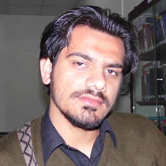 i am an http://t.co/qKRmcNtLdU developer at Instacom Software Solutions.