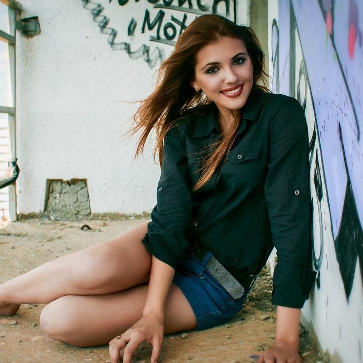 Улыбка-залог хорошего настроения) Мои интересы: #фотография #мода #жизнь #политика #спорт