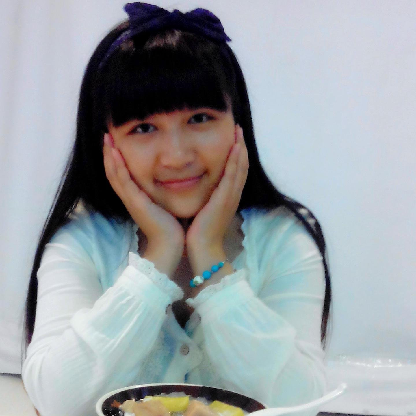 AirFenng's profile picture. “在多年以后，微笑不语，透明干净，好像这世界从未对你风雨洗礼”