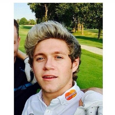 follow @90NiallJ and rt my first tweet!