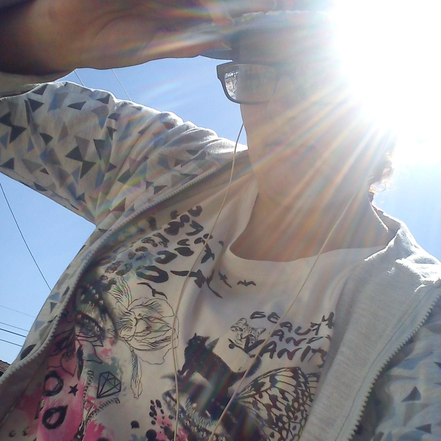 Writer, dancer, song writer, Tradutora... etc... (Be You, Be yourself, Just be Happy!)