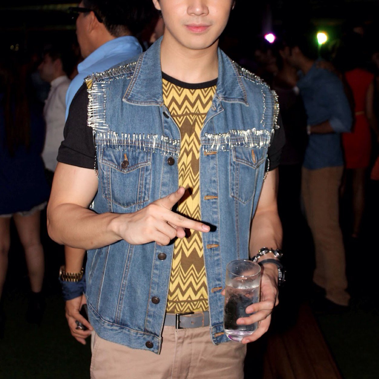 fuckboysofmnl's profile picture. at this point we're just making fun of ourselves