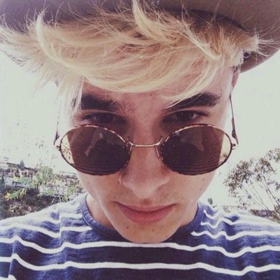 follow @johnxviii help him get to 2k
