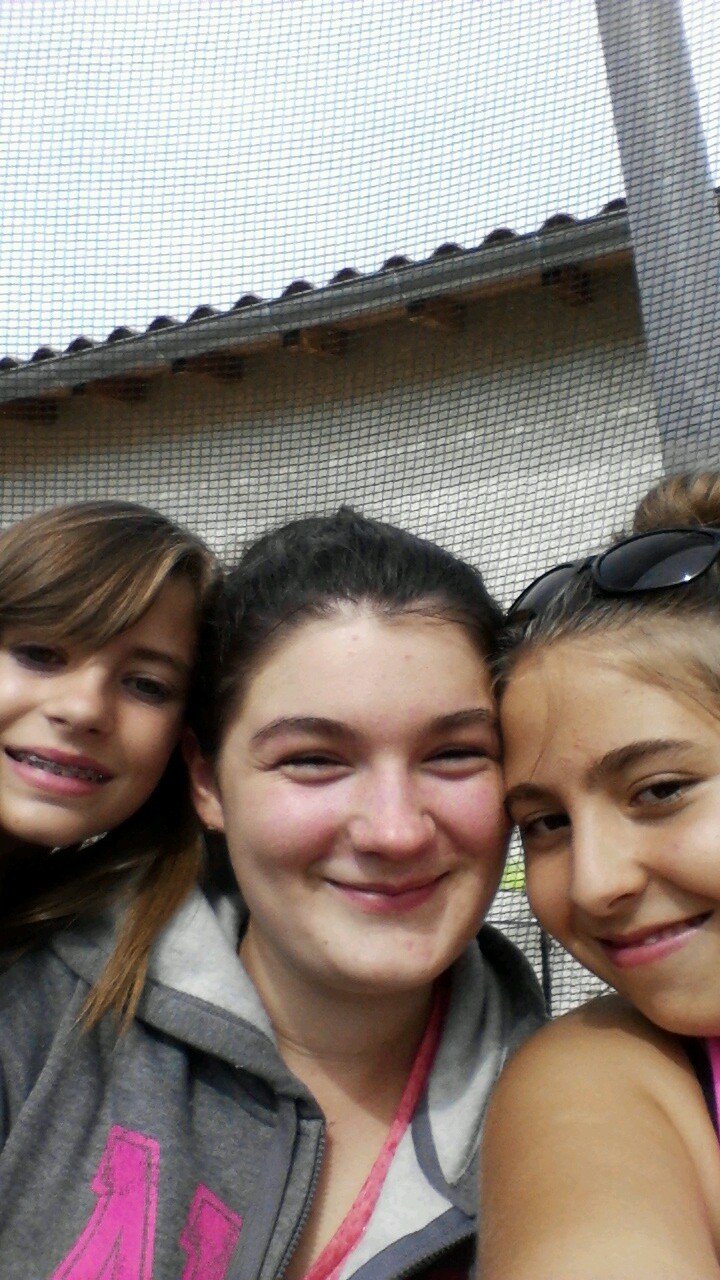 Je suis moi et je me fou de ce que les gens pensent de moi! si ils m'aime bien ♥♡♥♡ tant mieux mais si c'est l'inverse tant pis!!!!!
