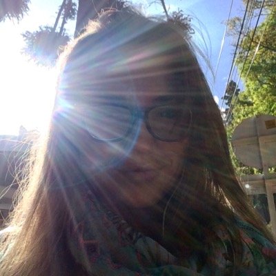 Arquitecta. Animalista. Feliz.