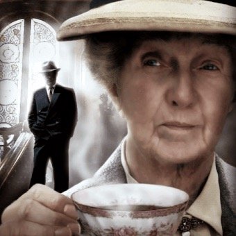Miss Jane Marple, o semplicemente Miss Marple. Osservatrice della natura umana, È pacifica, curiosa, osservatrice, furba, ironica ed ama i pettegolezzi.