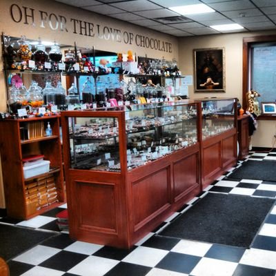 PourLamour_'s profile picture. Devoted to creating chocolates and confections in the Parisian tradition of uncompromising quality and exquisite style