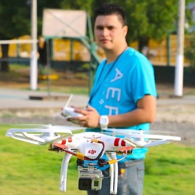 Creativo, Cargoso, Odioso, Tranquilo, Payaso, Dedicado, Relajoso, Aficionado a la fotografía, Diseñador Gráfico, sin complicaciones, y mejor averiguenlo, etc..