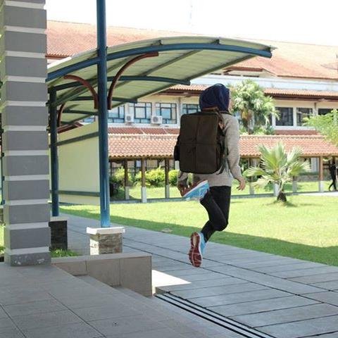 “We will be the icon of better quality Backpack which are simple fashionable,multifunction and ergonomic for youth” for more informastion contact 088802143115