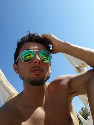 fa' che il viaggio di un uomo non sia la bugia di una meta ma la verità della strada che è lunga e segreta ......