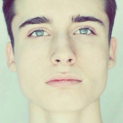 Christian Collins || 20 || etero || single || benvenutatemi belli.