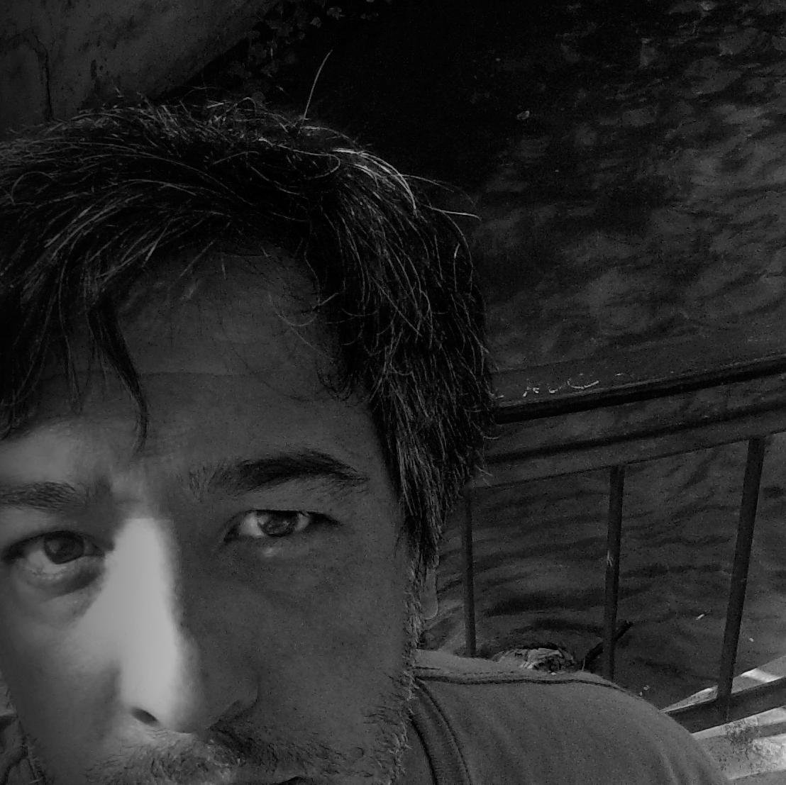 Technologhy video production pason,Vj video,like design ,arquitecture ,write, antique cars and all about arts.