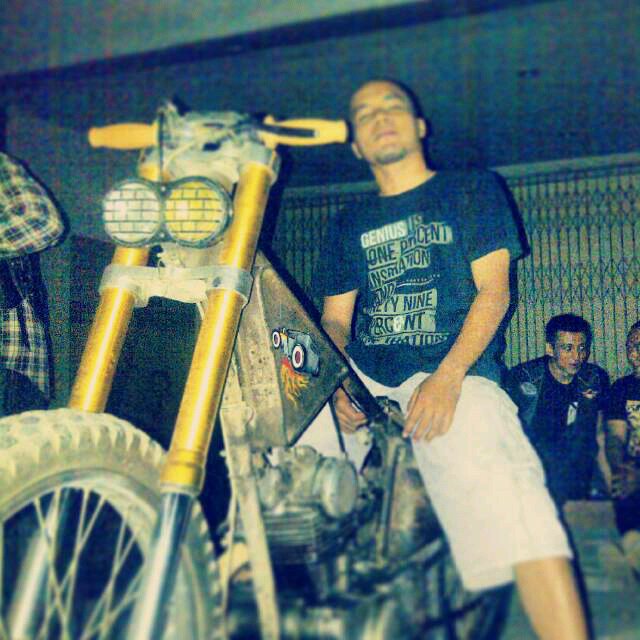 Gw Khatolik|| gda yg spesial• Suka Jeep|| suka musik•ga suka yg formal || memang cwo ga cma gw tpi gda yg kya gw. Mau knal hayo ga mau knal ga maslh buat gw,Gbu
