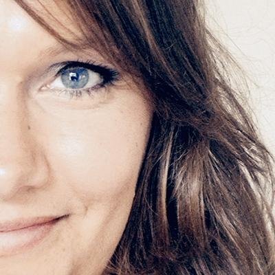 KarenMensonides's profile picture. , grafisch ontwerp, logo, huisstijl, fotografie, beeldbewerking, Ierse muziek, toneelspelen, koffie, katten, zon, bubbels en een warm bad.