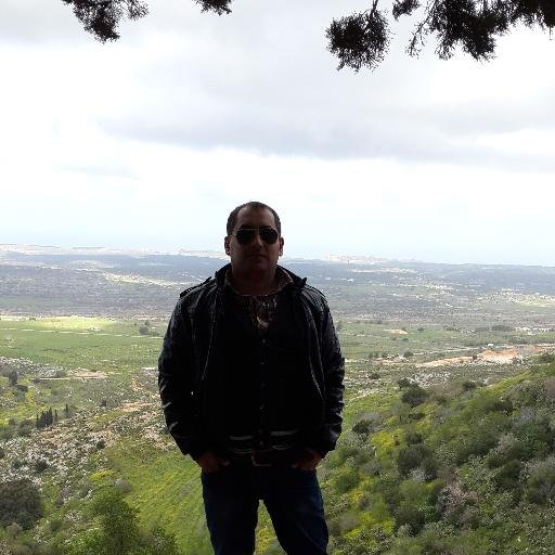 كن راقياً بفكرك ، بكتاباتك ، بأفعالك ؛ بأخلاقك ستجذب إليك قلوب الناس وإن كانوا لا يعرفون عنك شيئاً .