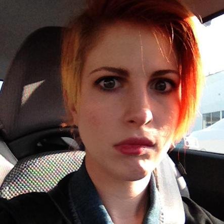 Jeremy saia agora da minha cama, Taylor vaza do meu banheiro e Hayley me solta muieee!    
WE ARE PARAMORE! 
Sou uma parawhore bulgada O.o